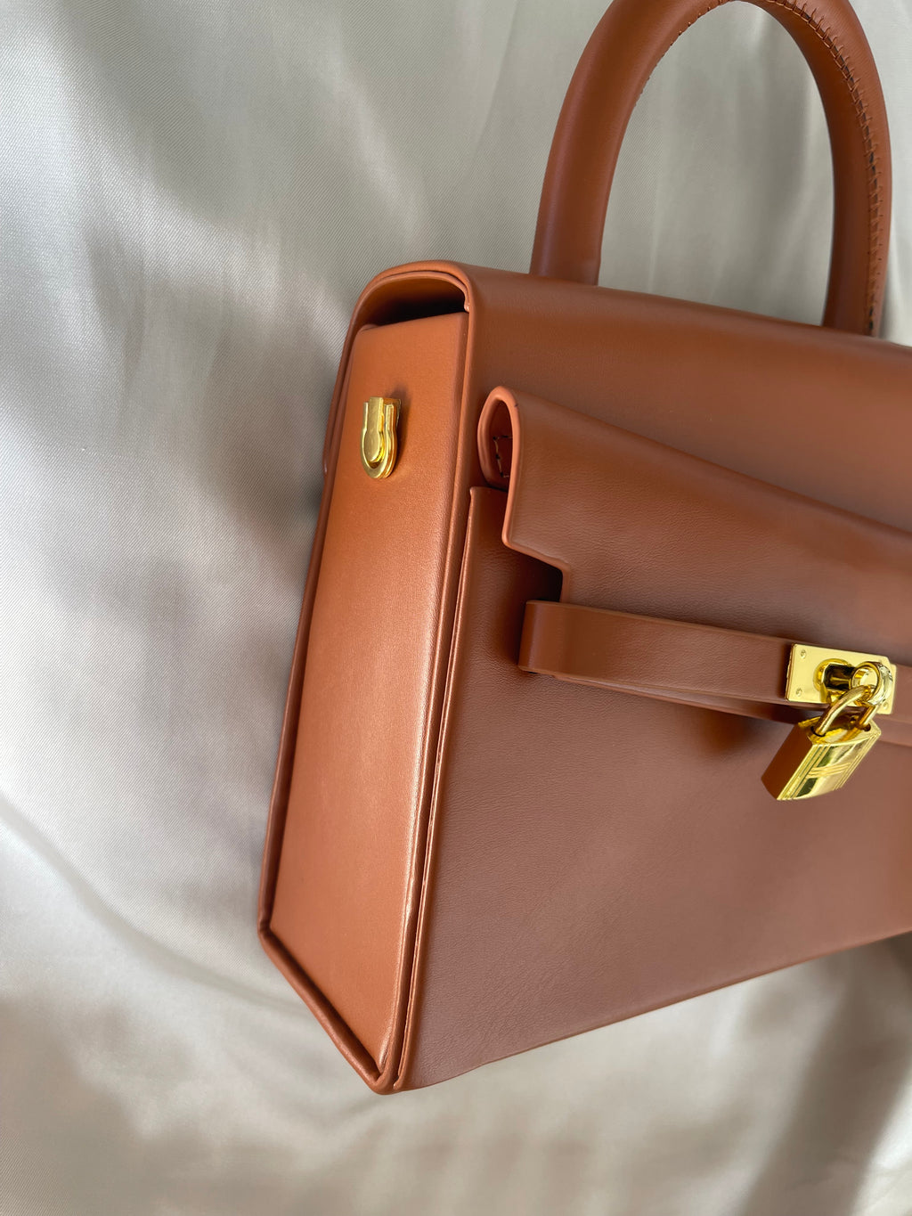 The VALENZA Lock Bag