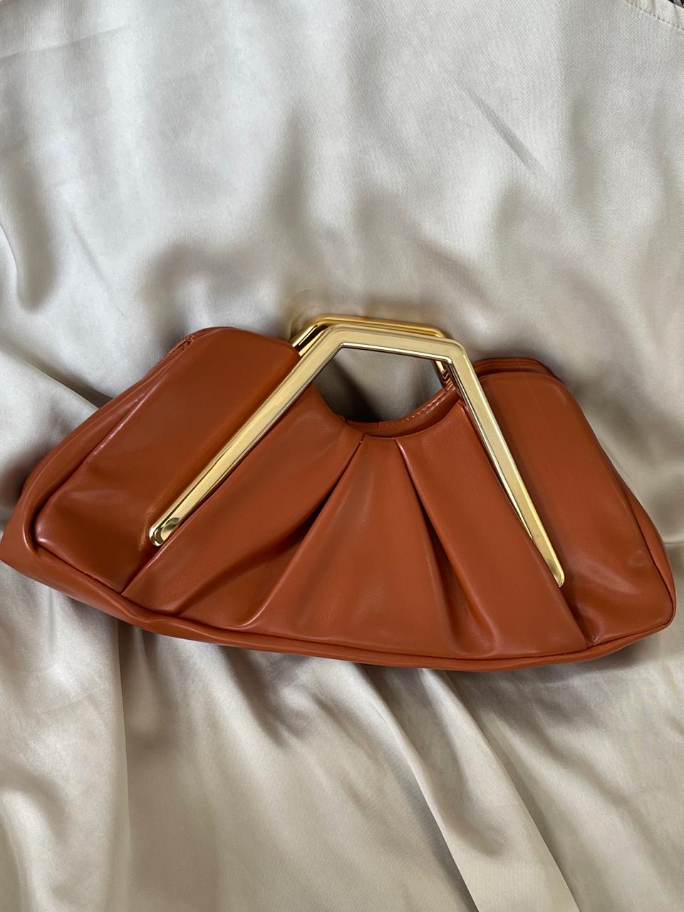 The ÉLANA Sculpt Frame Clutch